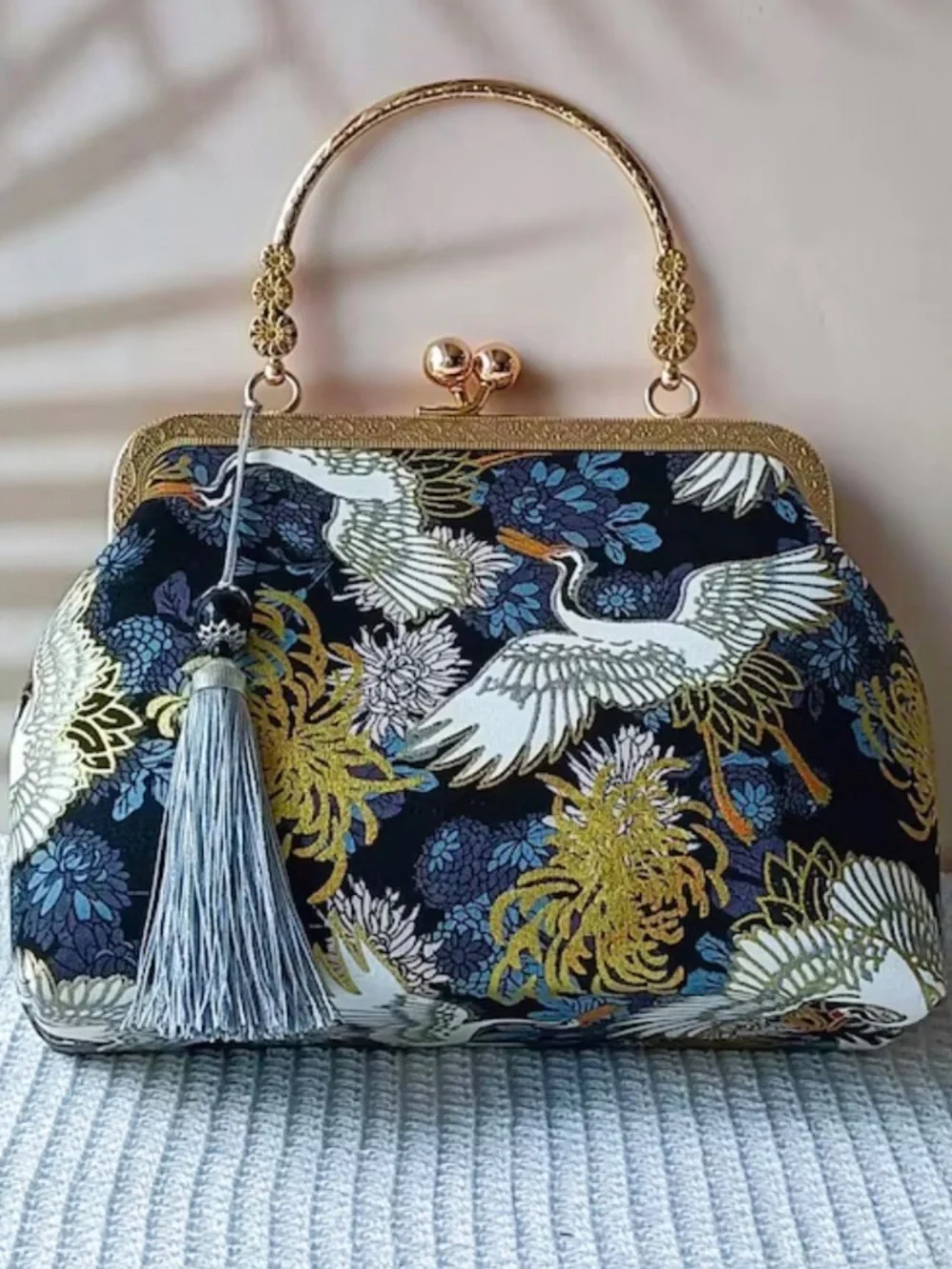 Vintage Floral Kiss Lock Handbag, Retro Fabric Clasp Purse with Chain Strap.